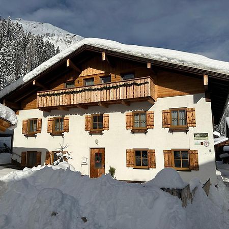 Haus Walch Bed & Breakfast Elbigenalp Dış mekan fotoğraf