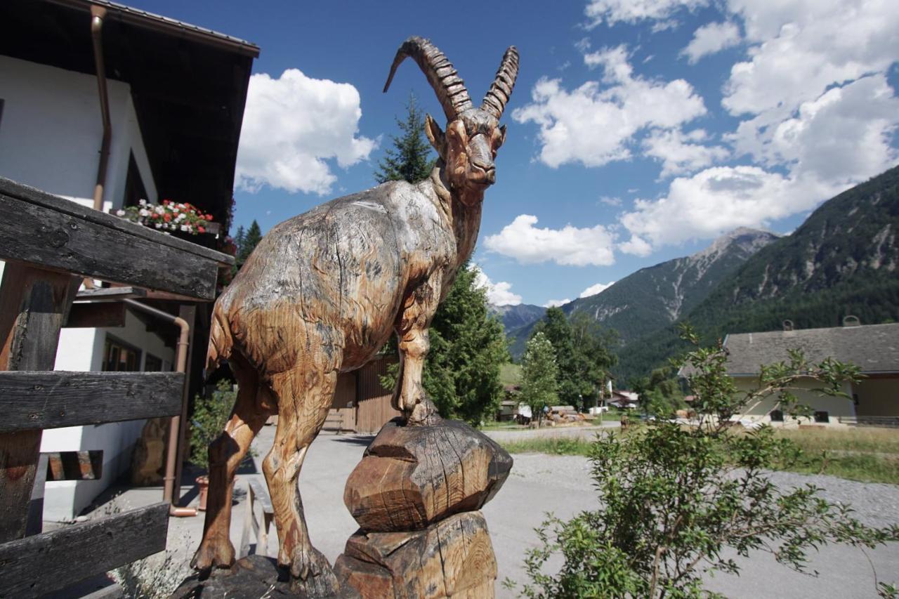 Haus Walch Bed & Breakfast Elbigenalp Dış mekan fotoğraf