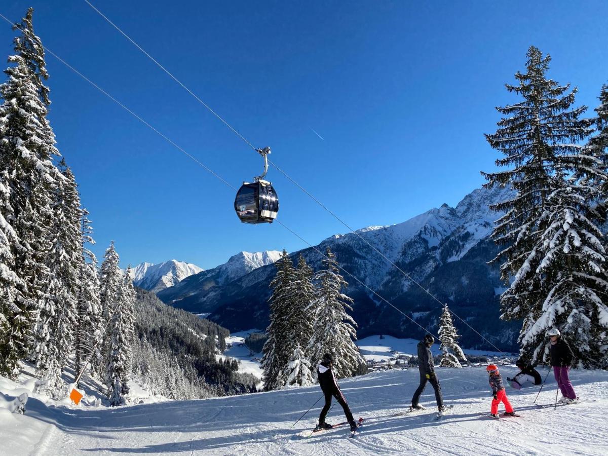 Haus Walch Bed & Breakfast Elbigenalp Dış mekan fotoğraf