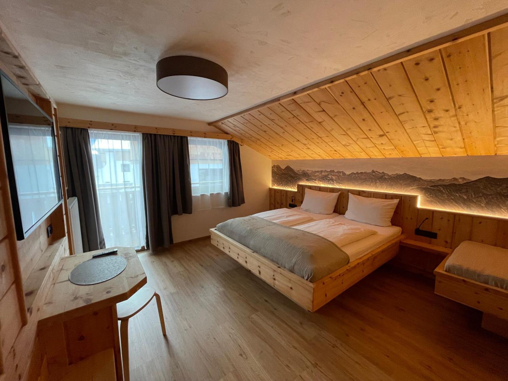 Haus Walch Bed & Breakfast Elbigenalp Oda fotoğraf